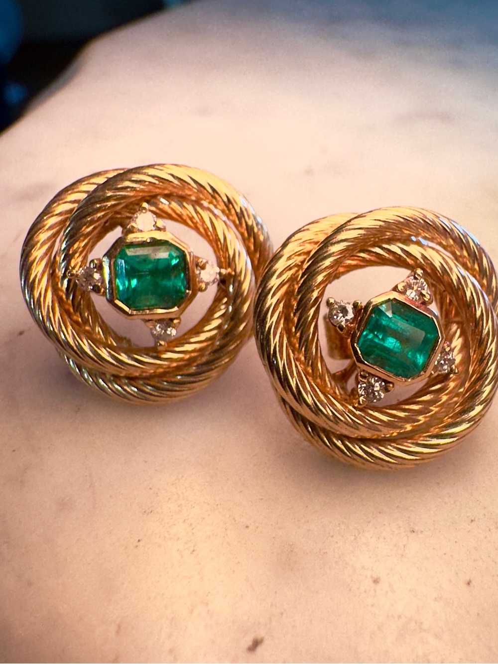 18k Emerald & Diamond Stud earrings - Picture 9 of 11